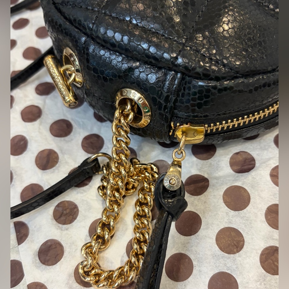 EUC! FULL INCLUSION HENRI BENDEL Black Quilted Round Crossbody with Gold Studs - Picture 8 of 14